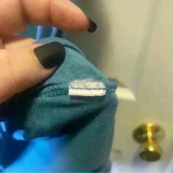 Athleta Essential V-Neck Tank SZ Large - Picture 6 of 9